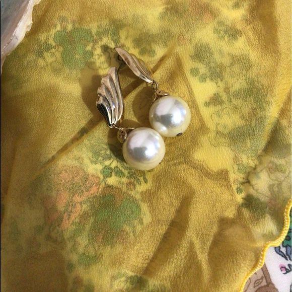 Vintage Dangle Stud Earrings Pearls & Gold Winged Accent BEAUTIFUL! - Picture 12 of 13